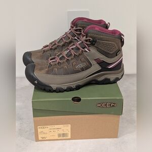 New, Keen Women's Targhee III Waterproof Mid Boots size 9.5